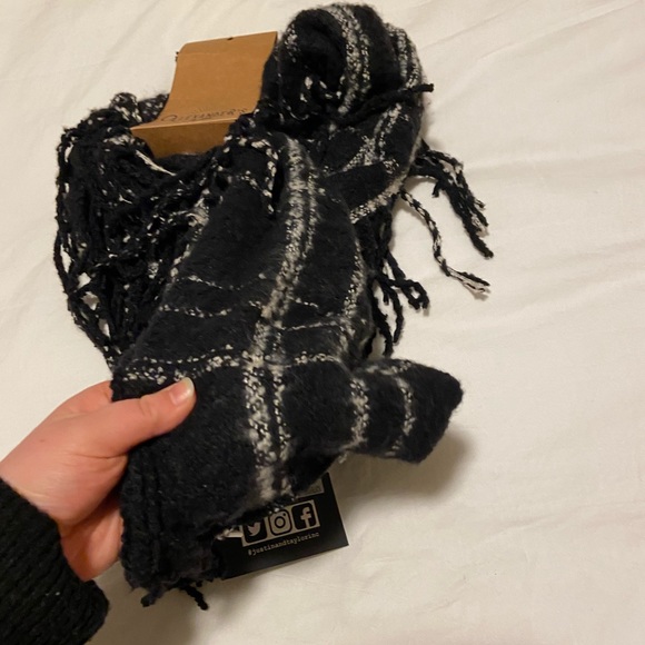 Super soft infinity scarf - Picture 4 of 4